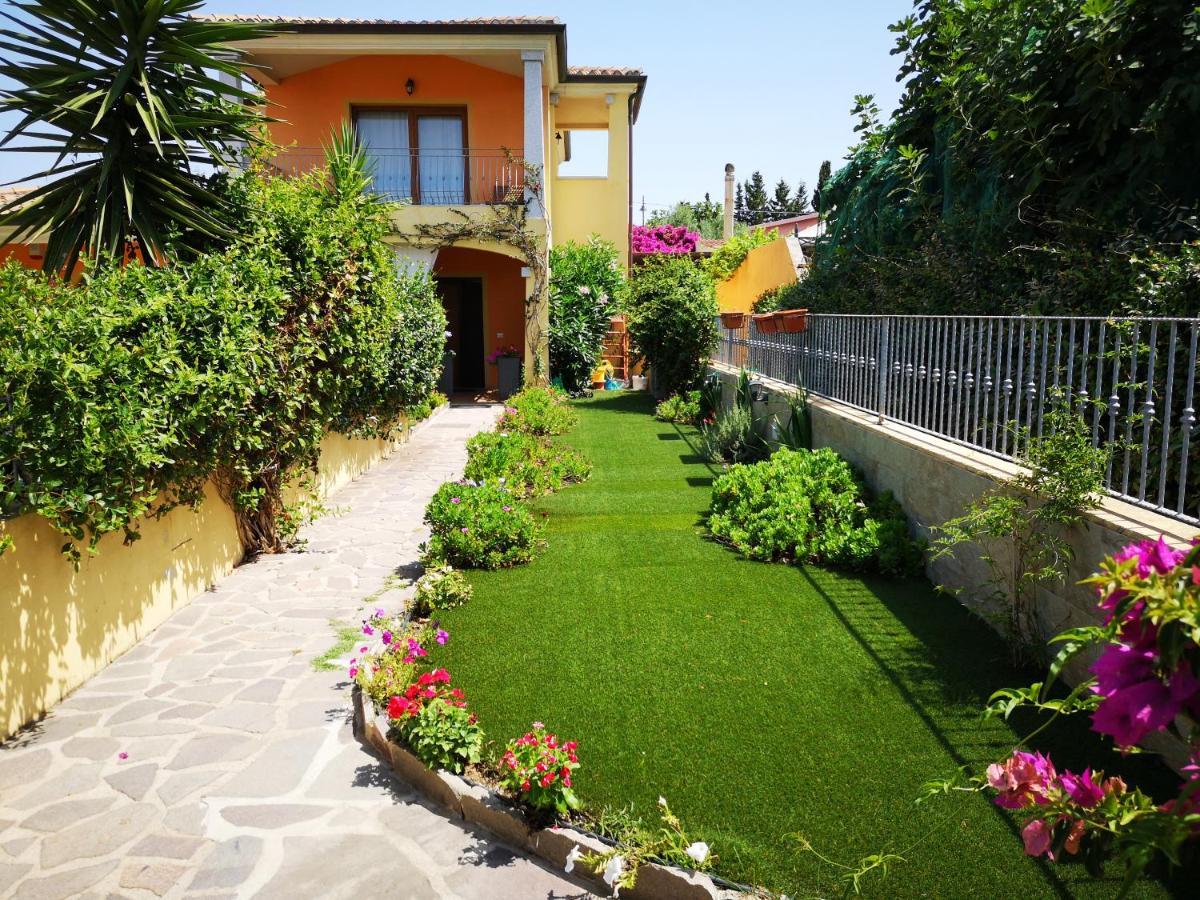 Casa Con Giardino Villa ออลเบีย ภายนอก รูปภาพ