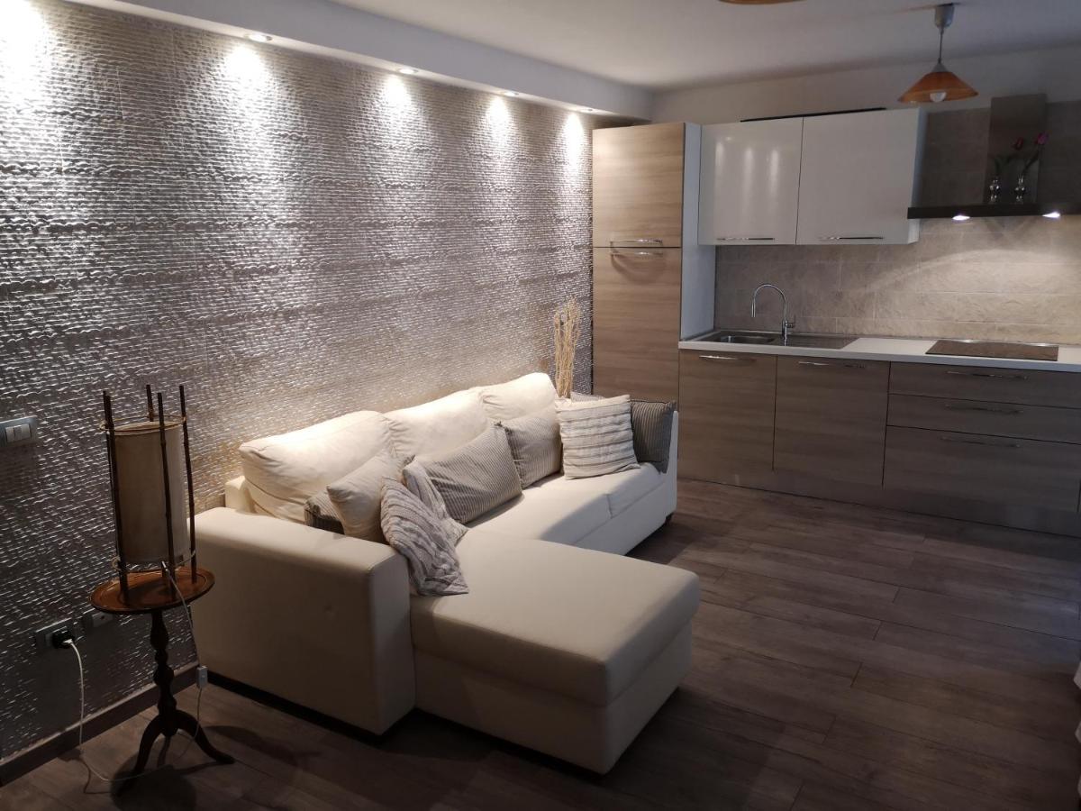 Casa Con Giardino Villa ออลเบีย ภายนอก รูปภาพ